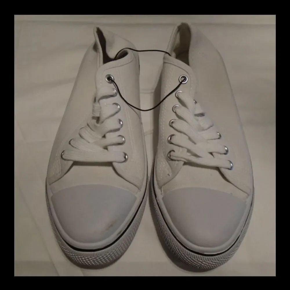BRAND NEW CHARLOTTE RUSSE ROUND TOE SLIP-ON SNEAKER - Picture 12 of 15